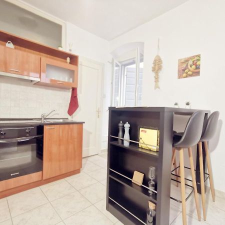 One Bedroom Apartment In The Old Town Сплит Экстерьер фото